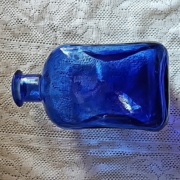 Royal Blue Glass Vase - Picture 3 of 6